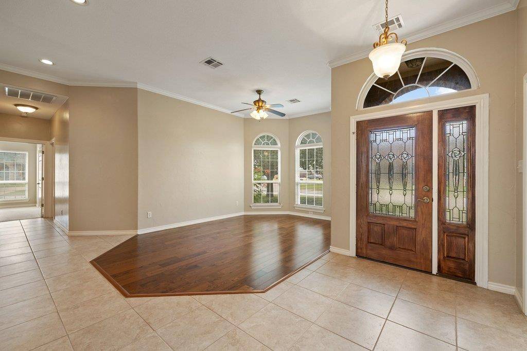 100 Davis CT, Thorndale, TX 76577