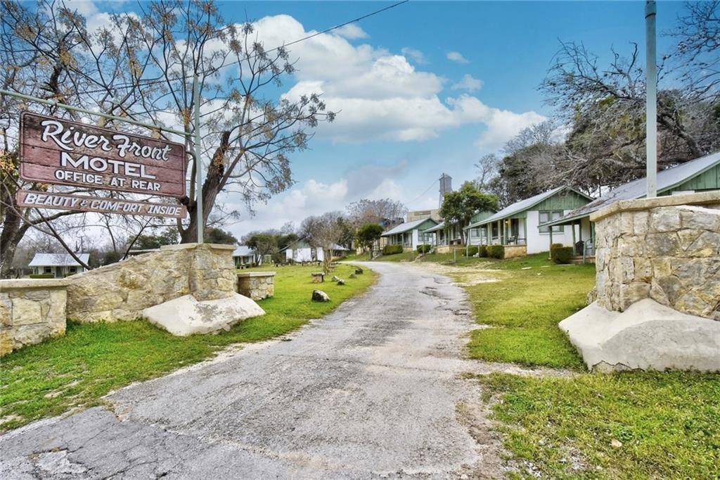 1103 MAPLE ST, Bandera, TX 78003