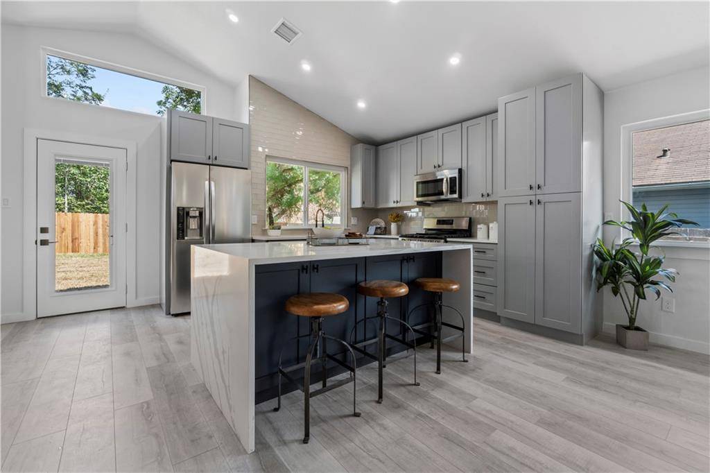 1402 E Logan ST, Round Rock, TX 78664