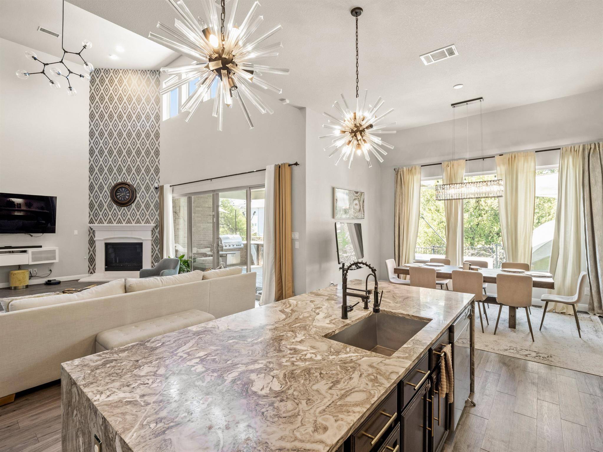 5304 Via Besso DR, Bee Cave, TX 78738