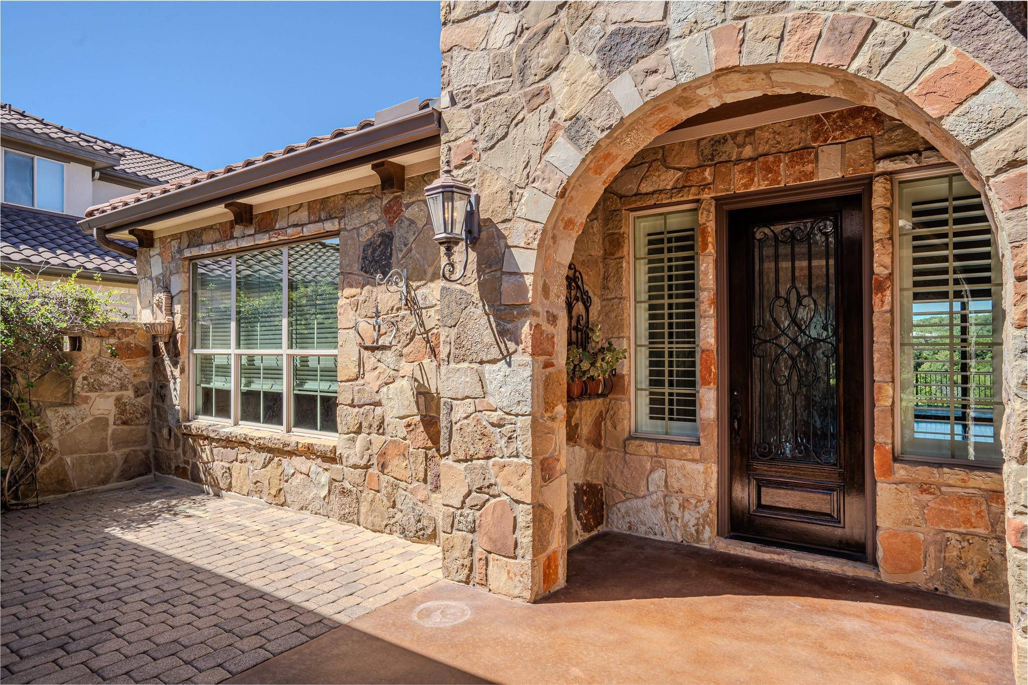 121 Feritti DR, Lakeway, TX 78734