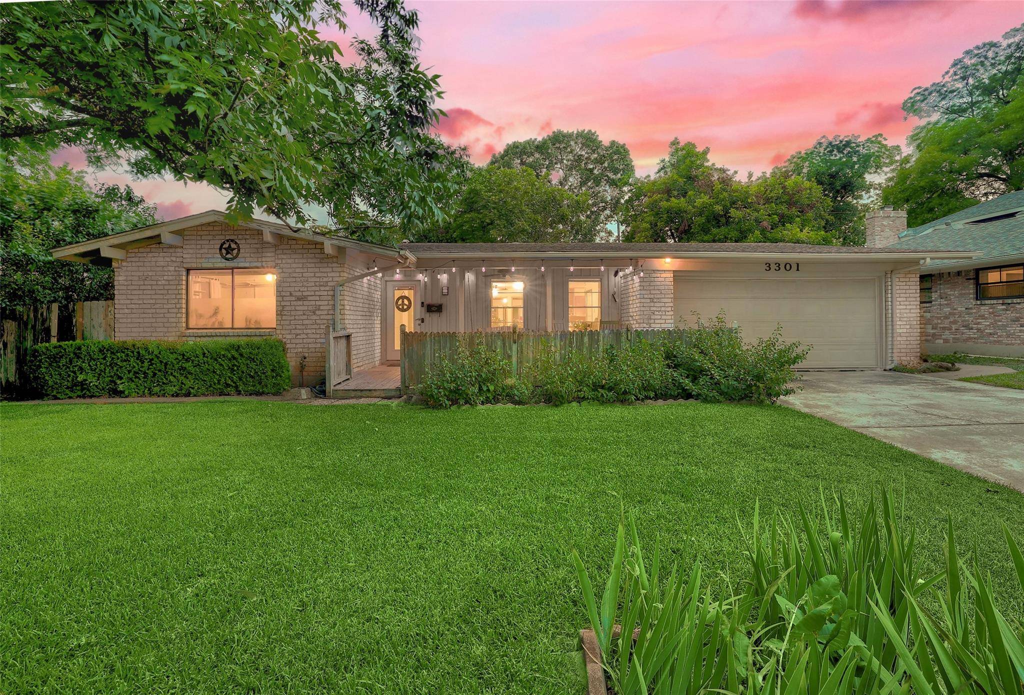 3301 Silverleaf DR, Austin, TX 78757