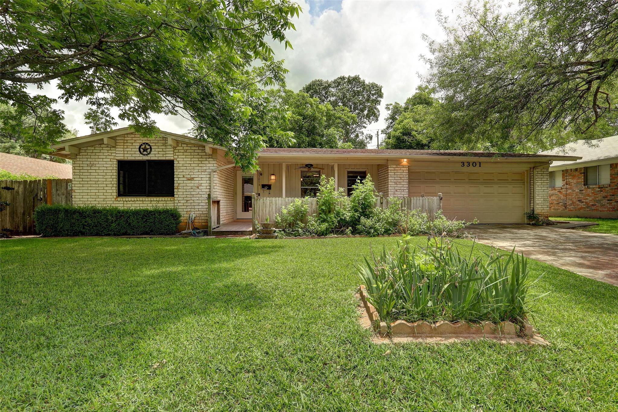3301 Silverleaf DR, Austin, TX 78757