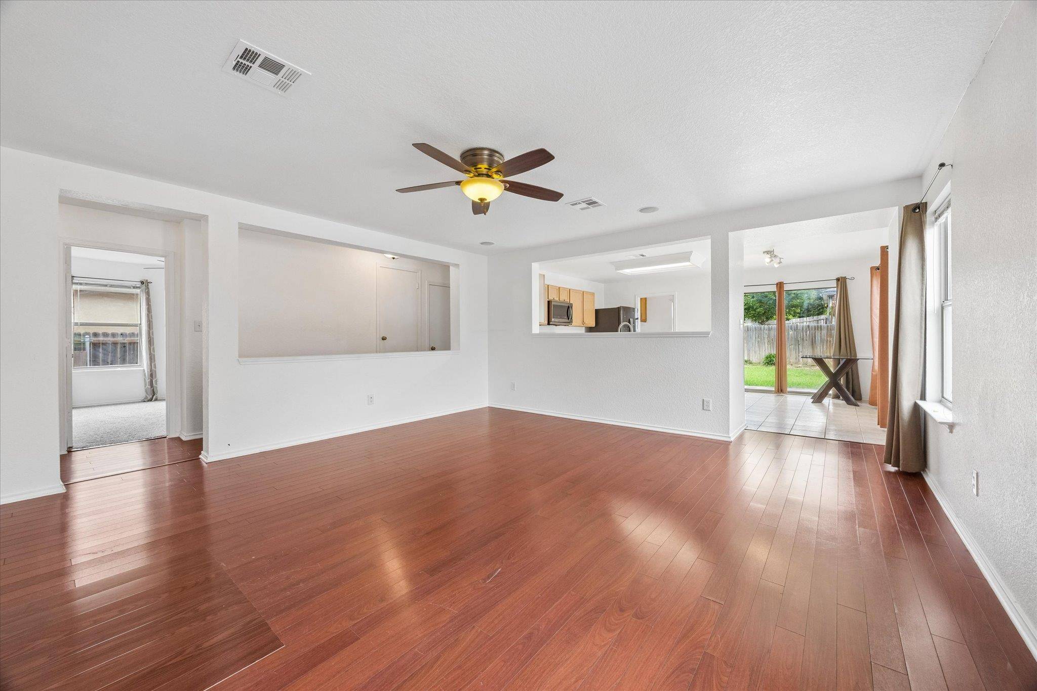 141 Beech DR, Kyle, TX 78640
