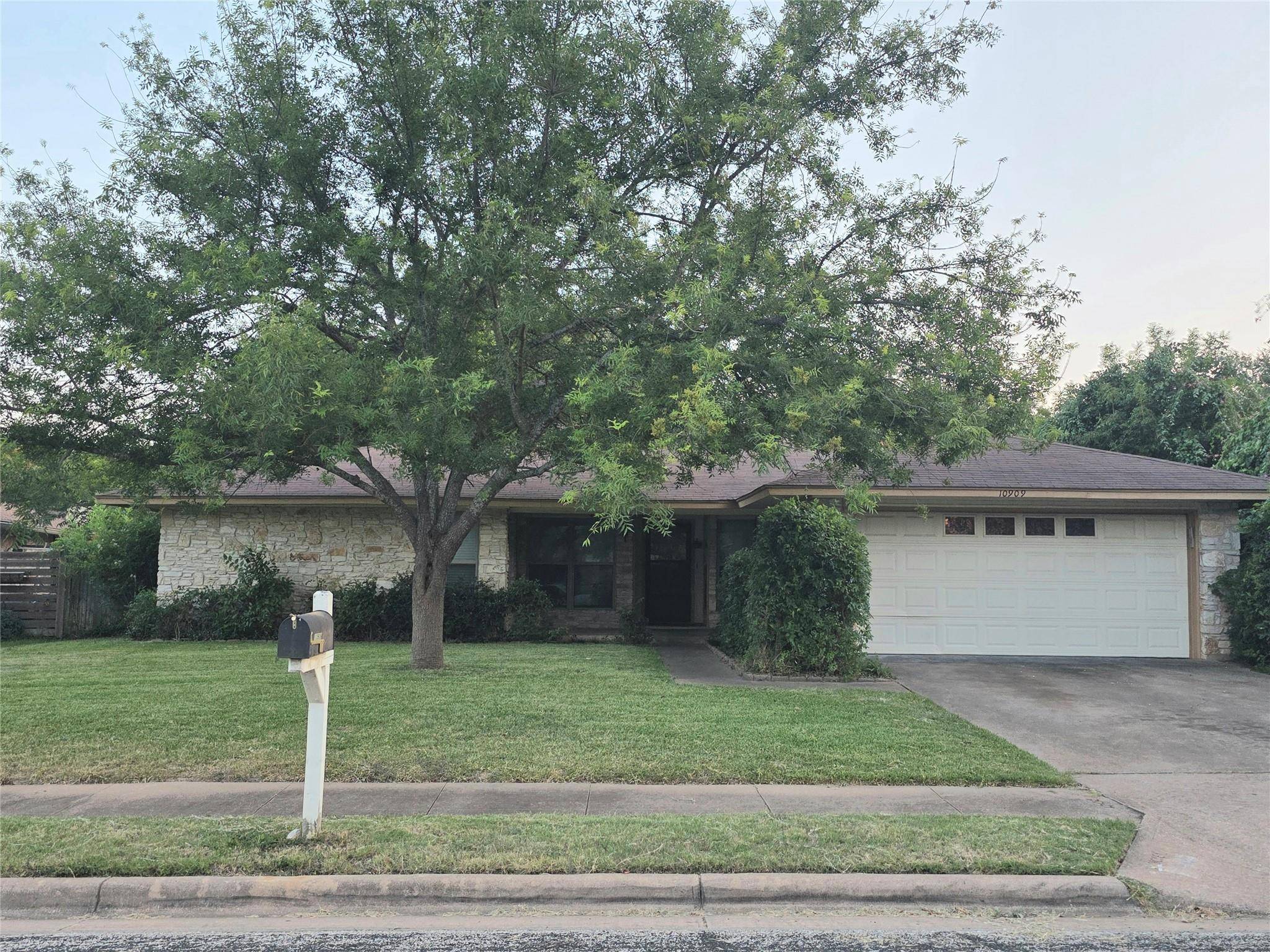 10909 Hillside Oak LN, Austin, TX 78750