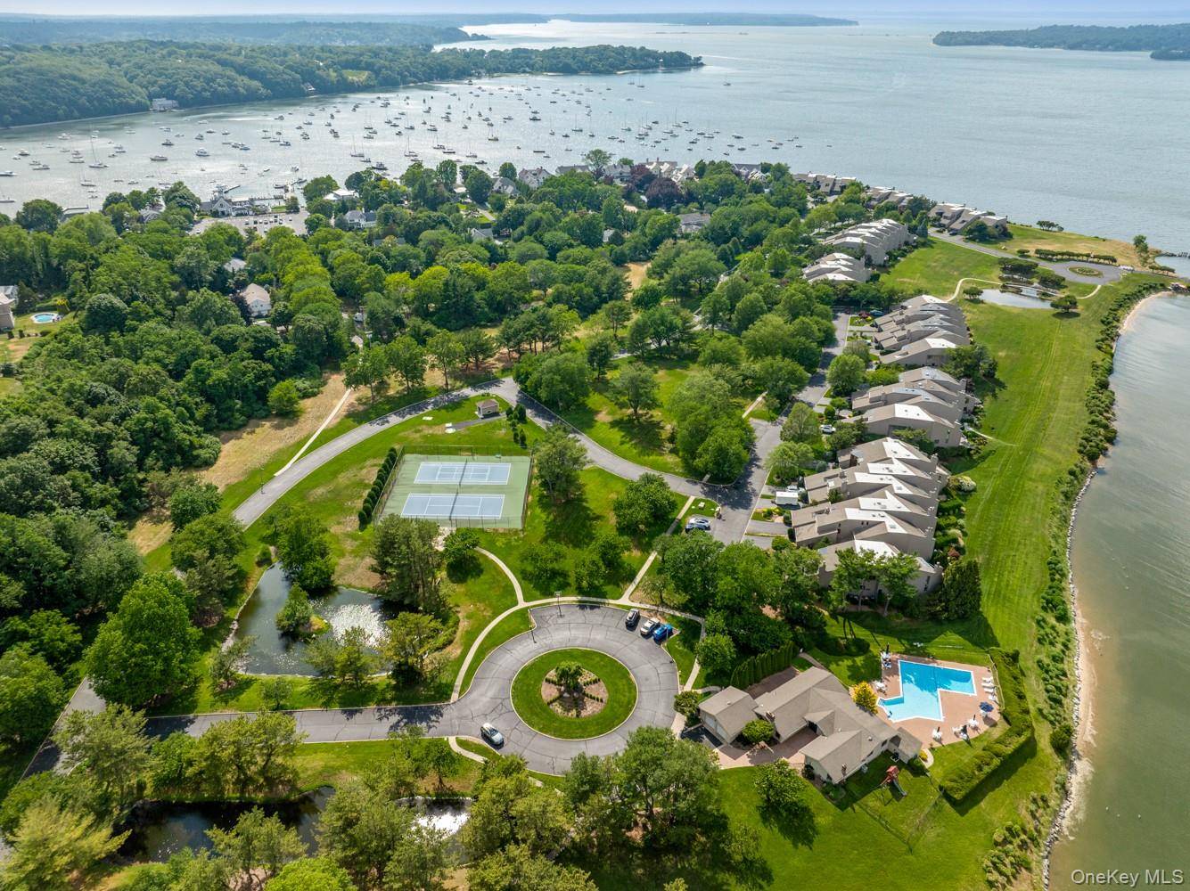 15 Harbour Point DR, Northport, NY 11768