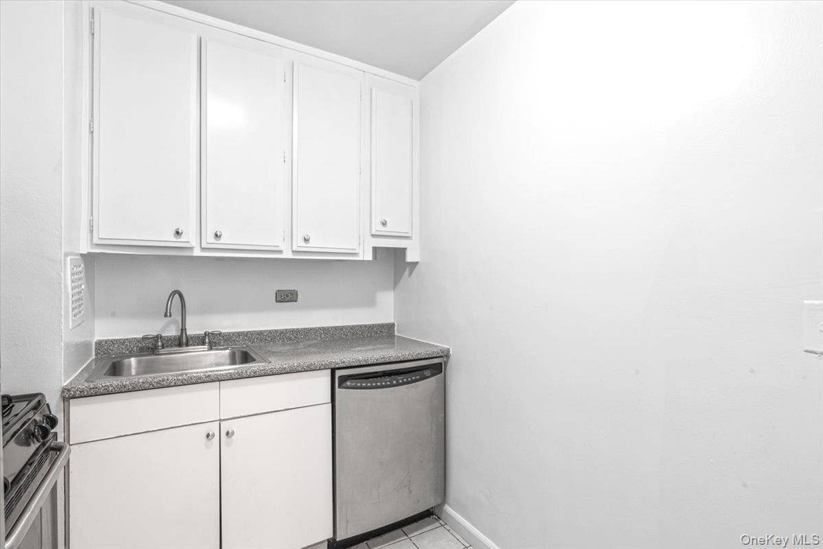 85-15 Main ST #12B, Briarwood, NY 11435