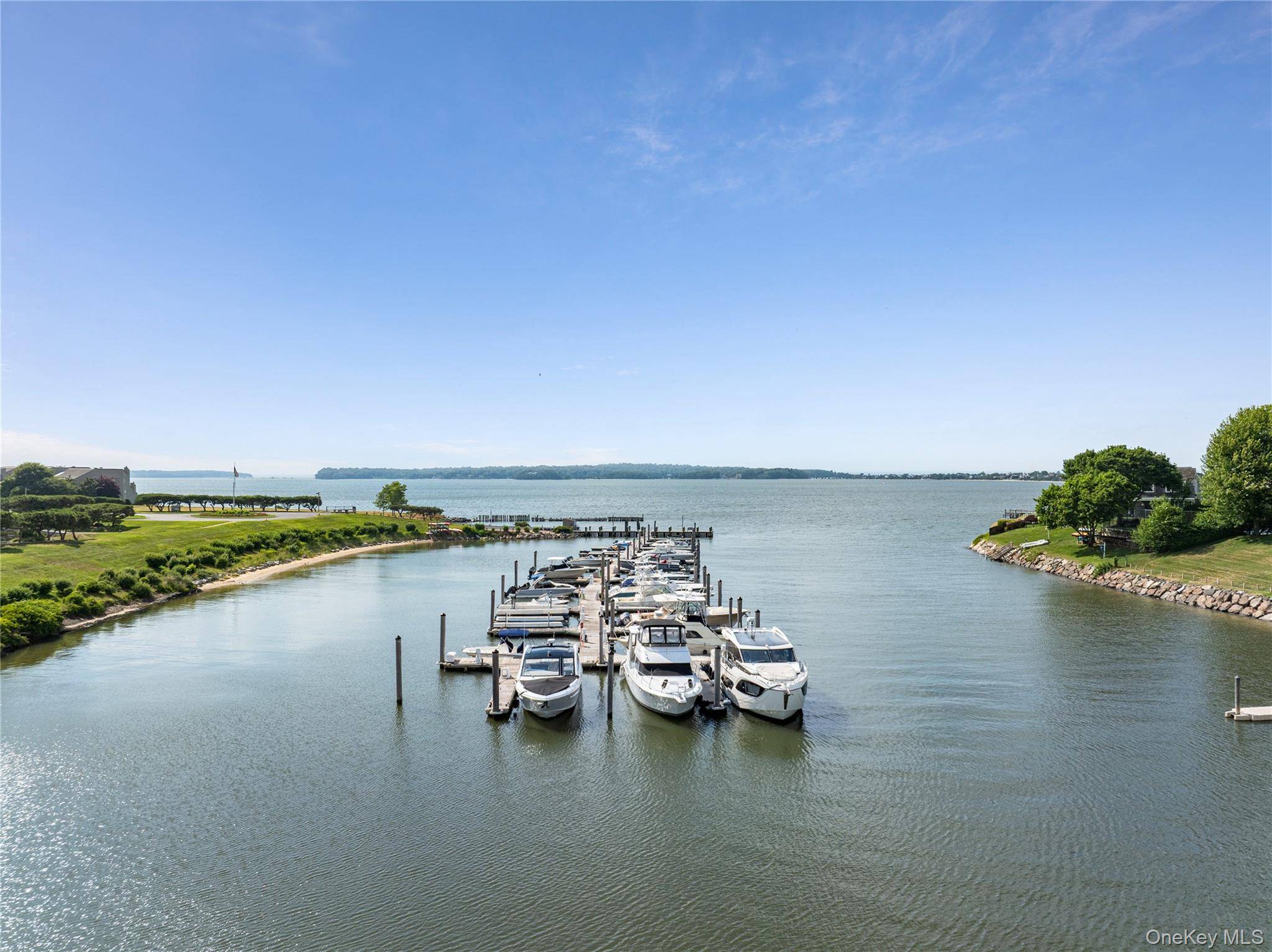 15 Harbour Point DR, Northport, NY 11768
