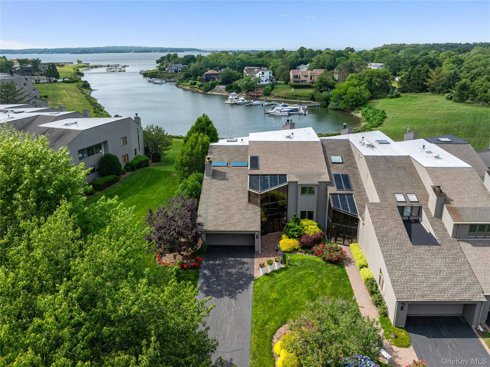 15 Harbour Point DR, Northport, NY 11768