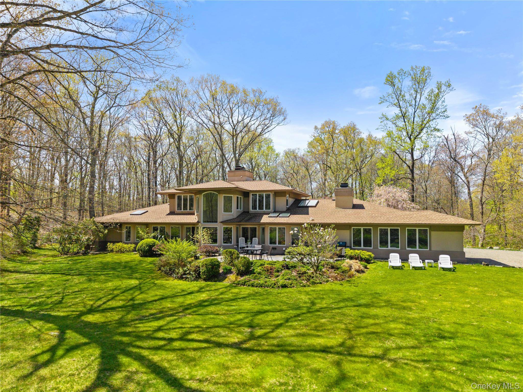 60 Old Aspetong RD, Katonah, NY 10536