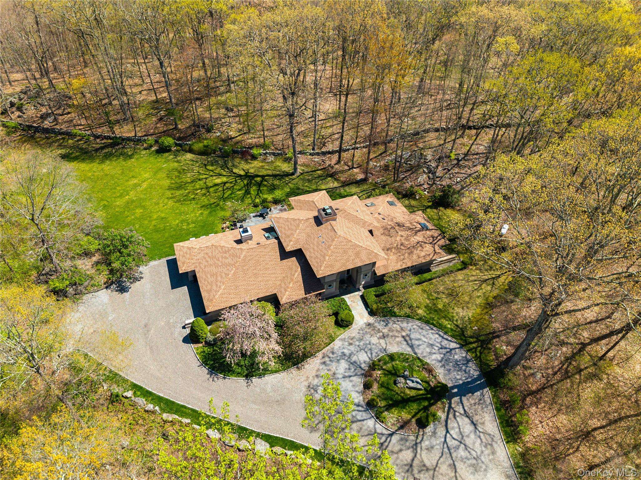 60 Old Aspetong RD, Katonah, NY 10536
