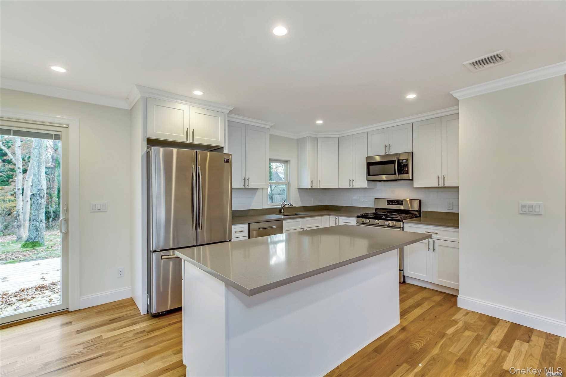 51 Ocean AVE, Hampton Bays, NY 11946