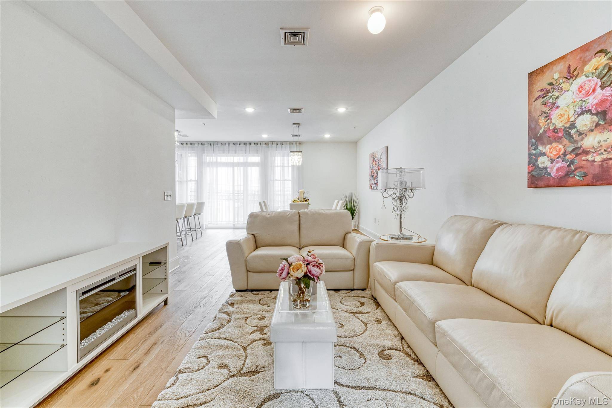 121 Marina Pointe DR #121, East Rockaway, NY 11518