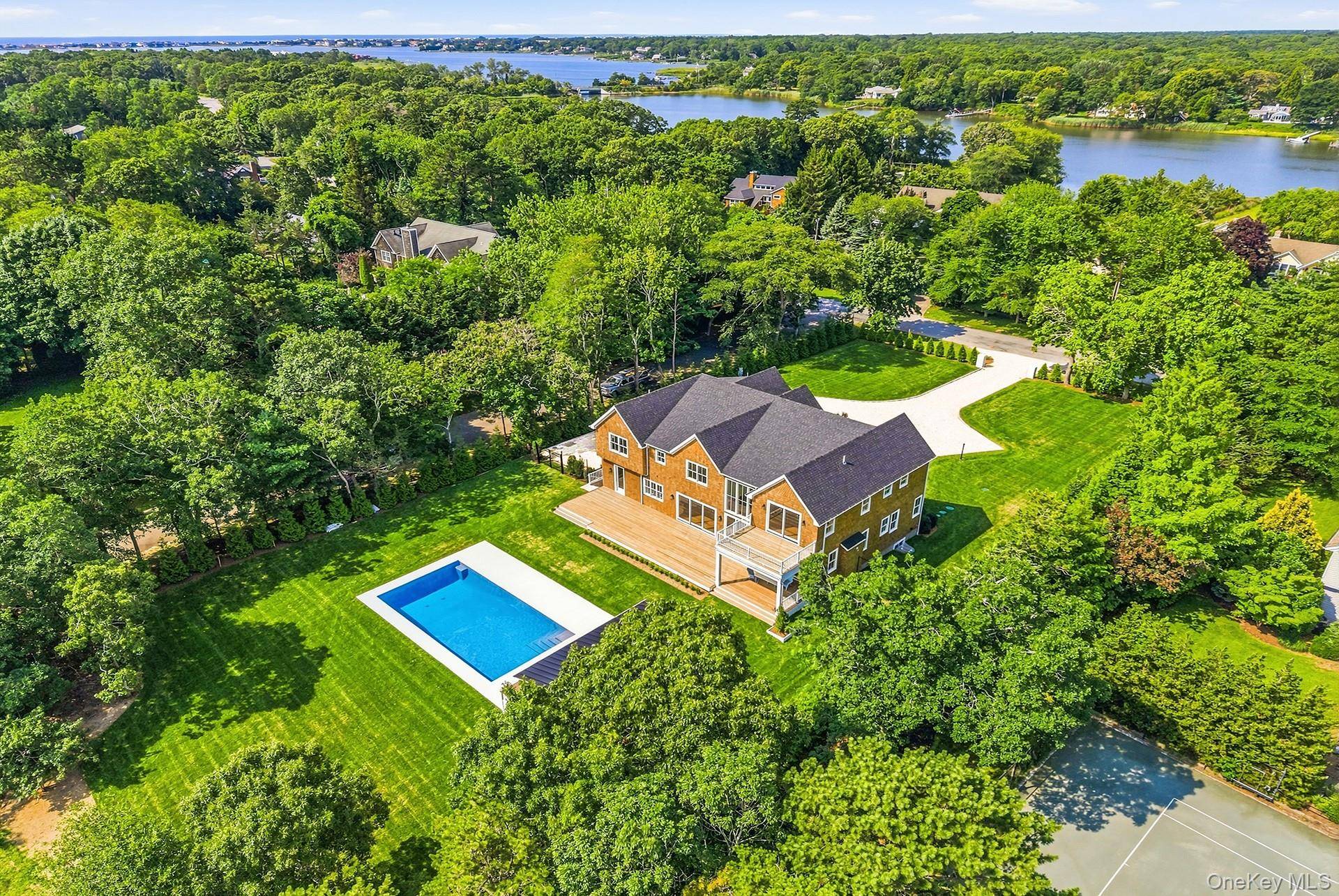 34 Old Main RD, Quogue, NY 11959