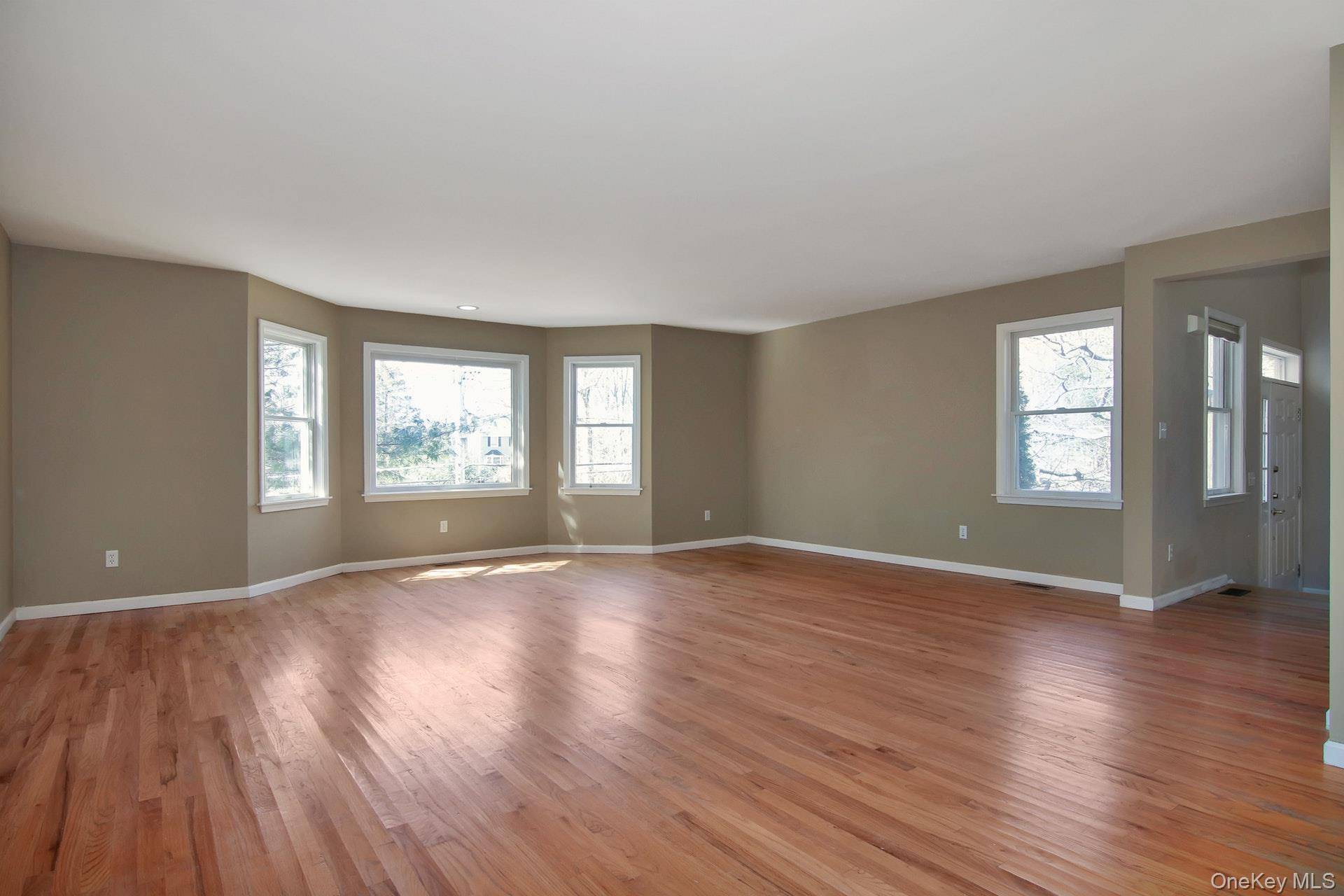4 Manor PL, White Plains, NY 10605