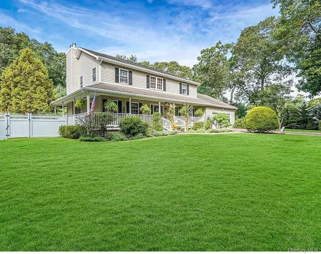 64 Beachfern RD, Center Moriches, NY 11934