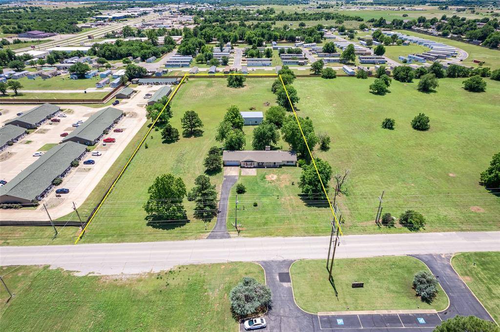 523 W Country Club RD, Chickasha, OK 73018