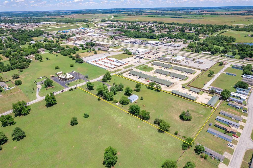 523 W Country Club RD, Chickasha, OK 73018