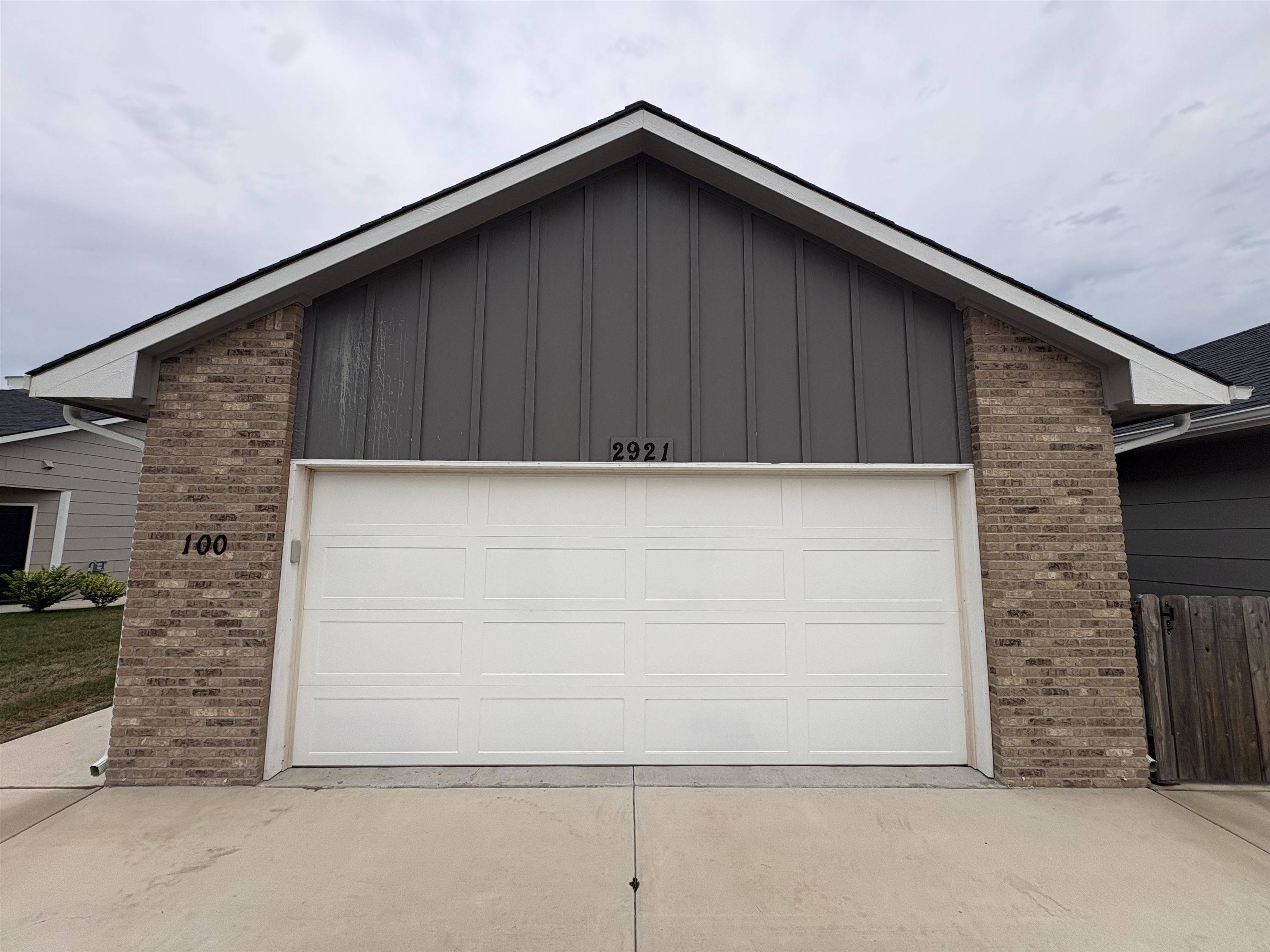 2921 S Maize Ct, Wichita, KS 67215