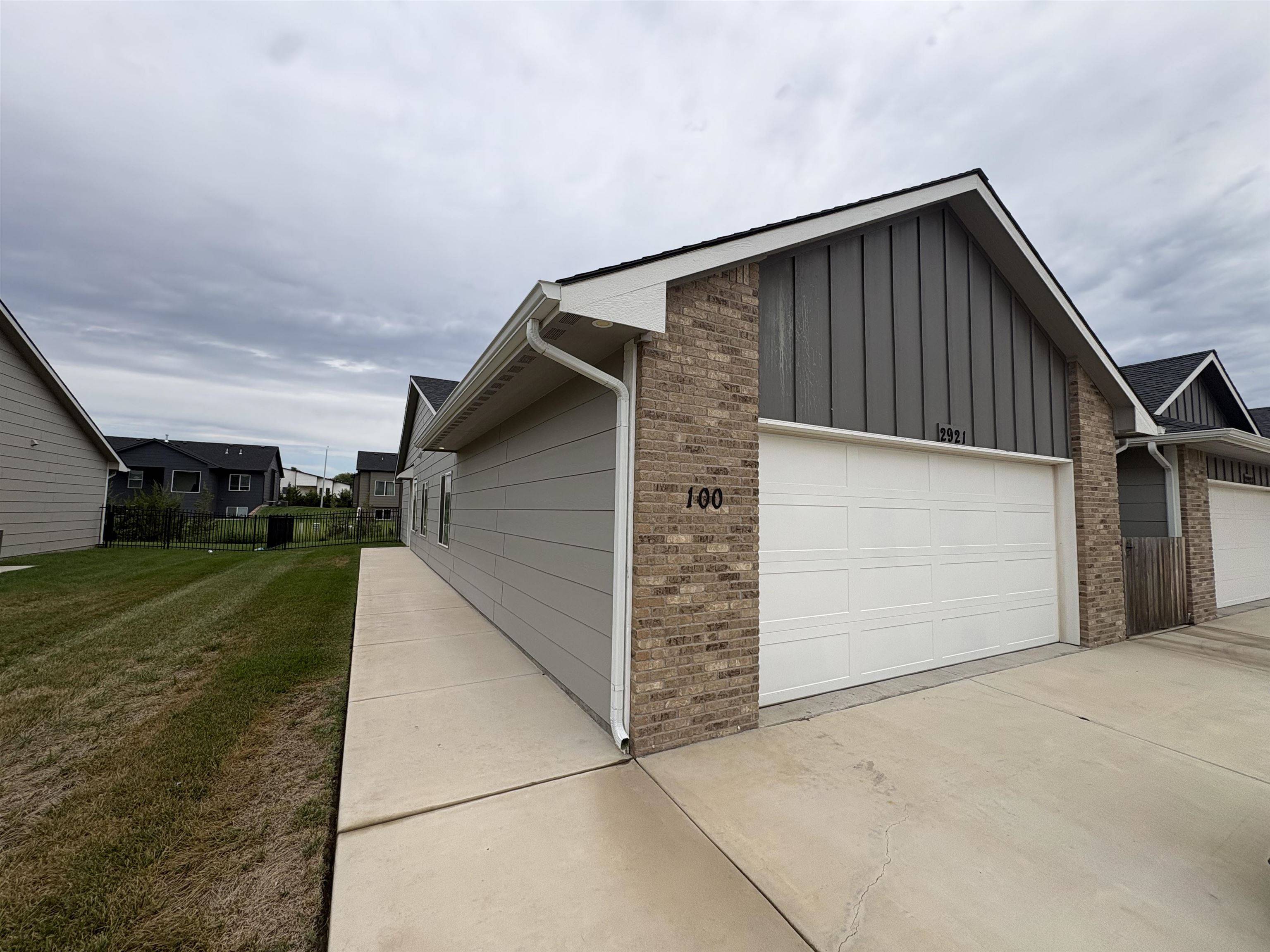 2921 S Maize Ct, Wichita, KS 67215