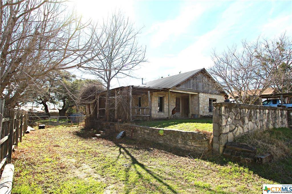 608 E Avenue G, Lampasas, TX 76550