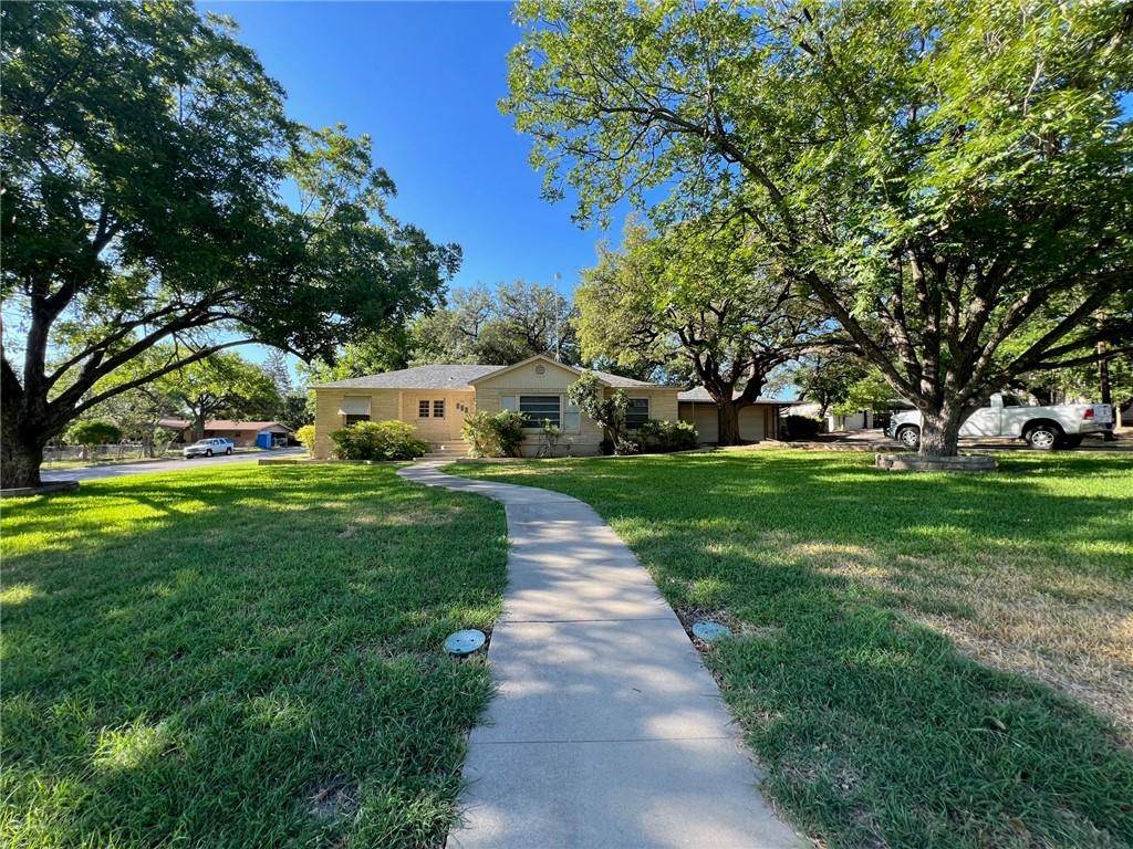 802 W North Ave, Lampasas, TX 76550