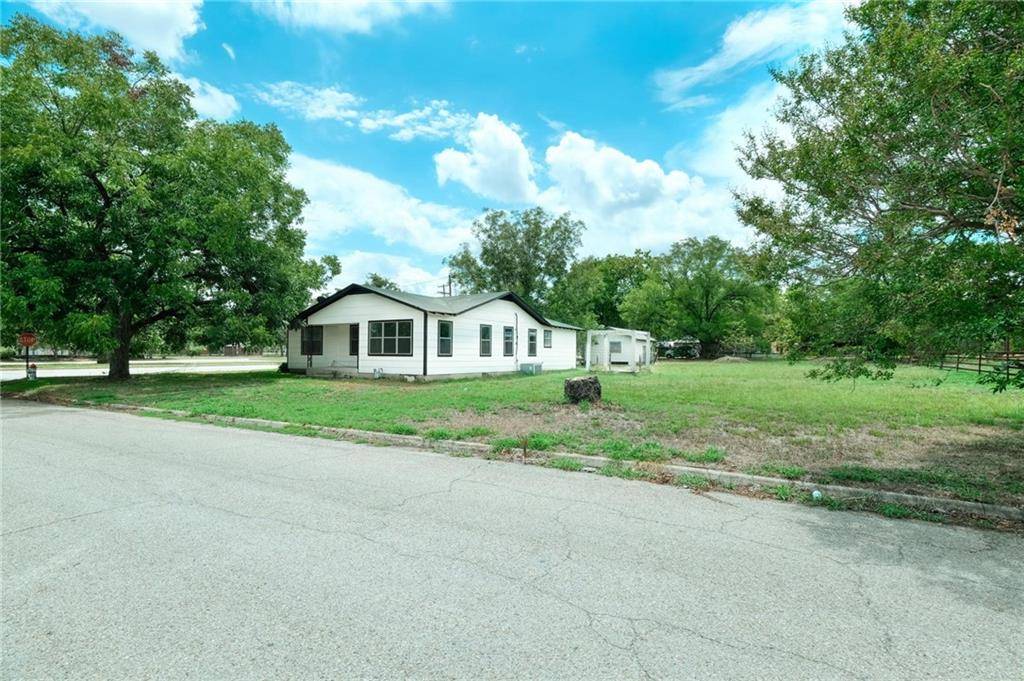 122 E Travis ST, Rockdale, TX 76567
