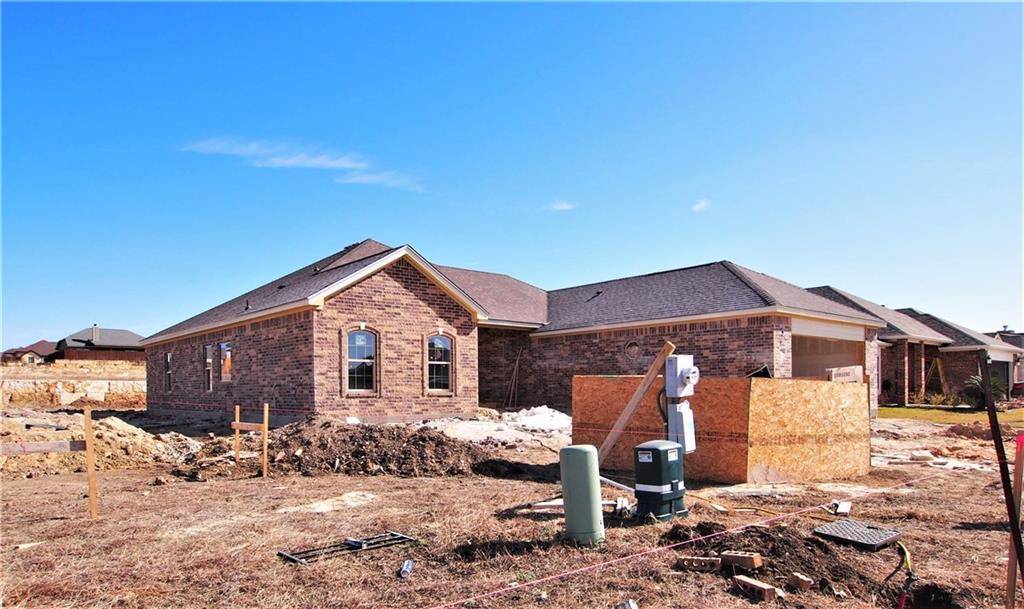 205 Terry Meadow LN, Jarrell, TX 76537