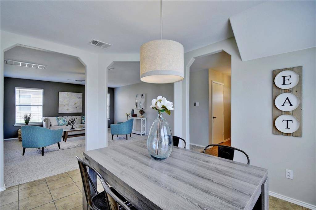 128 Luna Vista DR, Hutto, TX 78634