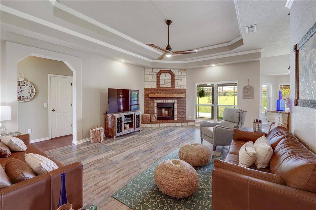 129 Oak Stone DR, Jarrell, TX 76537