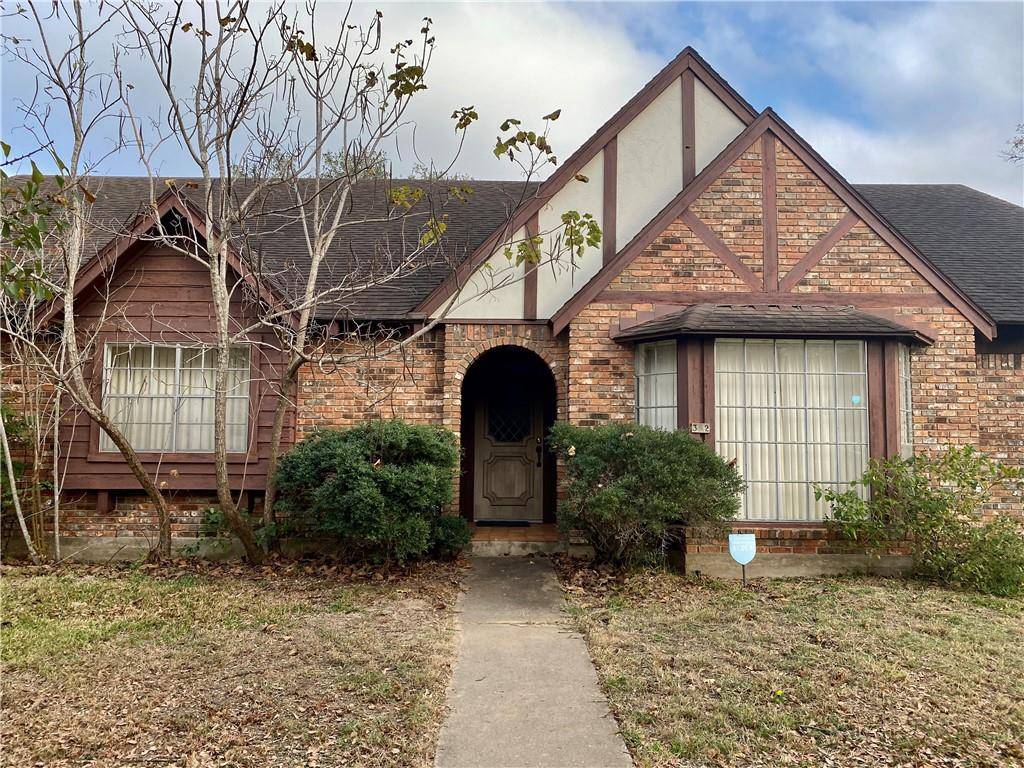 382 Sandridge DR, Giddings, TX 78942