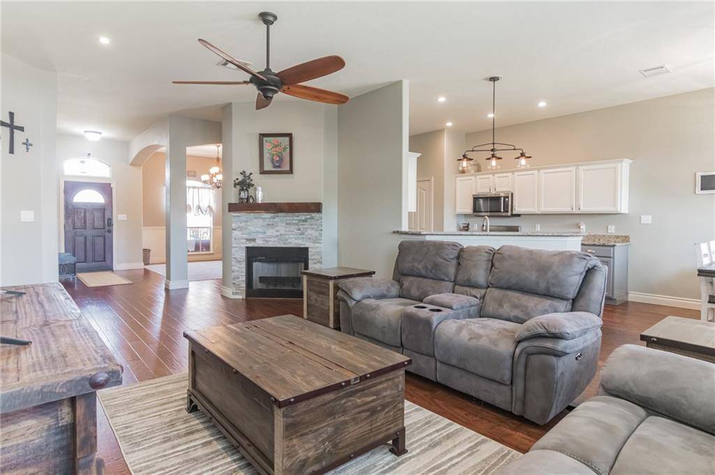 100 Whitfield ST, Hutto, TX 78634