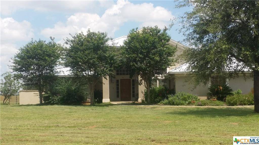 2813 County Road 421, Stockdale, TX 78160
