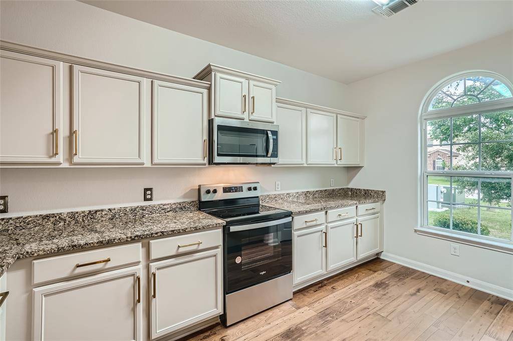 436 Ruby LN, Jarrell, TX 76537