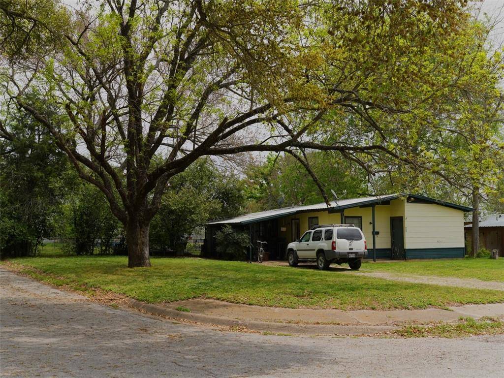 724 Hogan DR, Rockdale, TX 76567