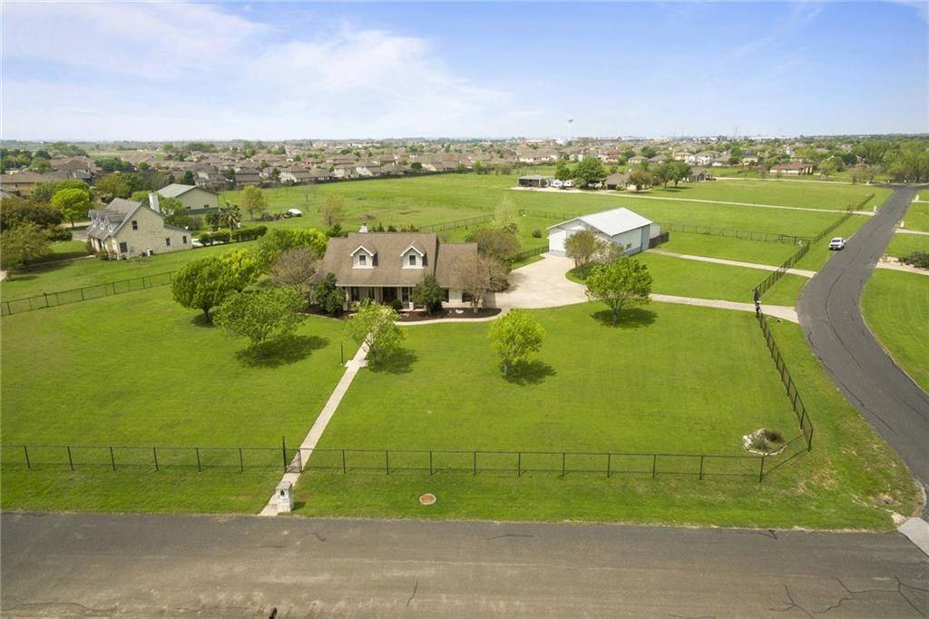 508 W Creekbend CV, Hutto, TX 78634