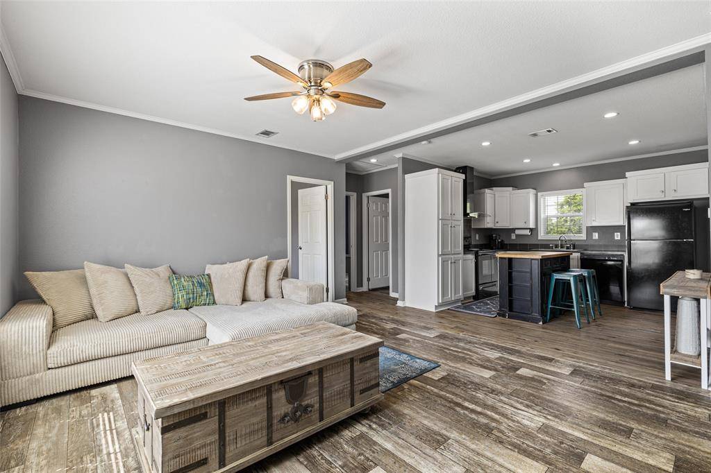 635 Well ST, Lexington, TX 78947