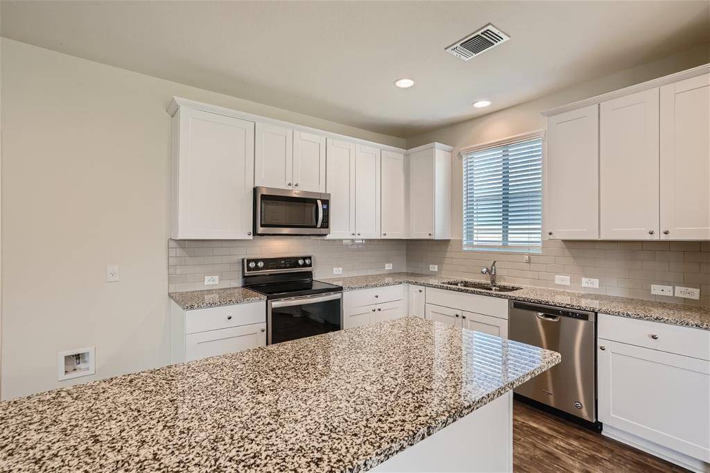 5225 Cressler LN, Jarrell, TX 76537