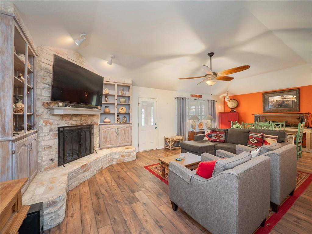 400 Pintail LN, Taylor, TX 76574