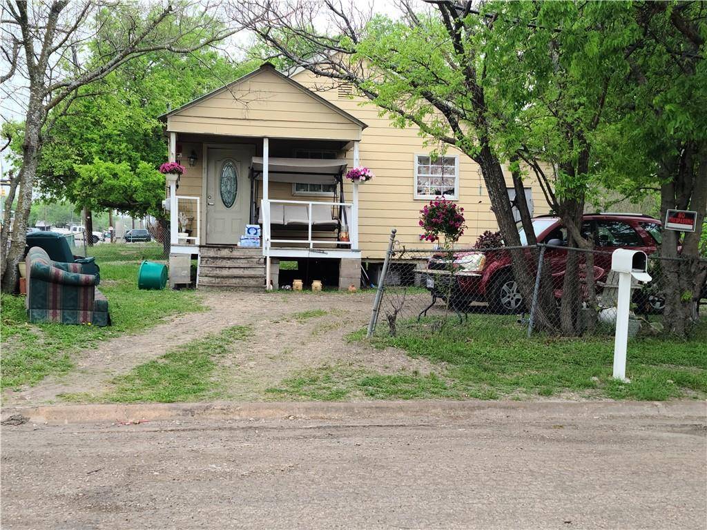 306 Booth ST, Taylor, TX 76574