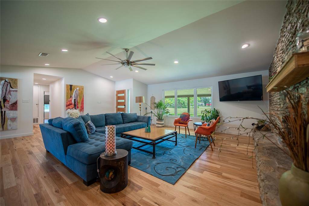 212 W Goforth RD, Buda, TX 78610