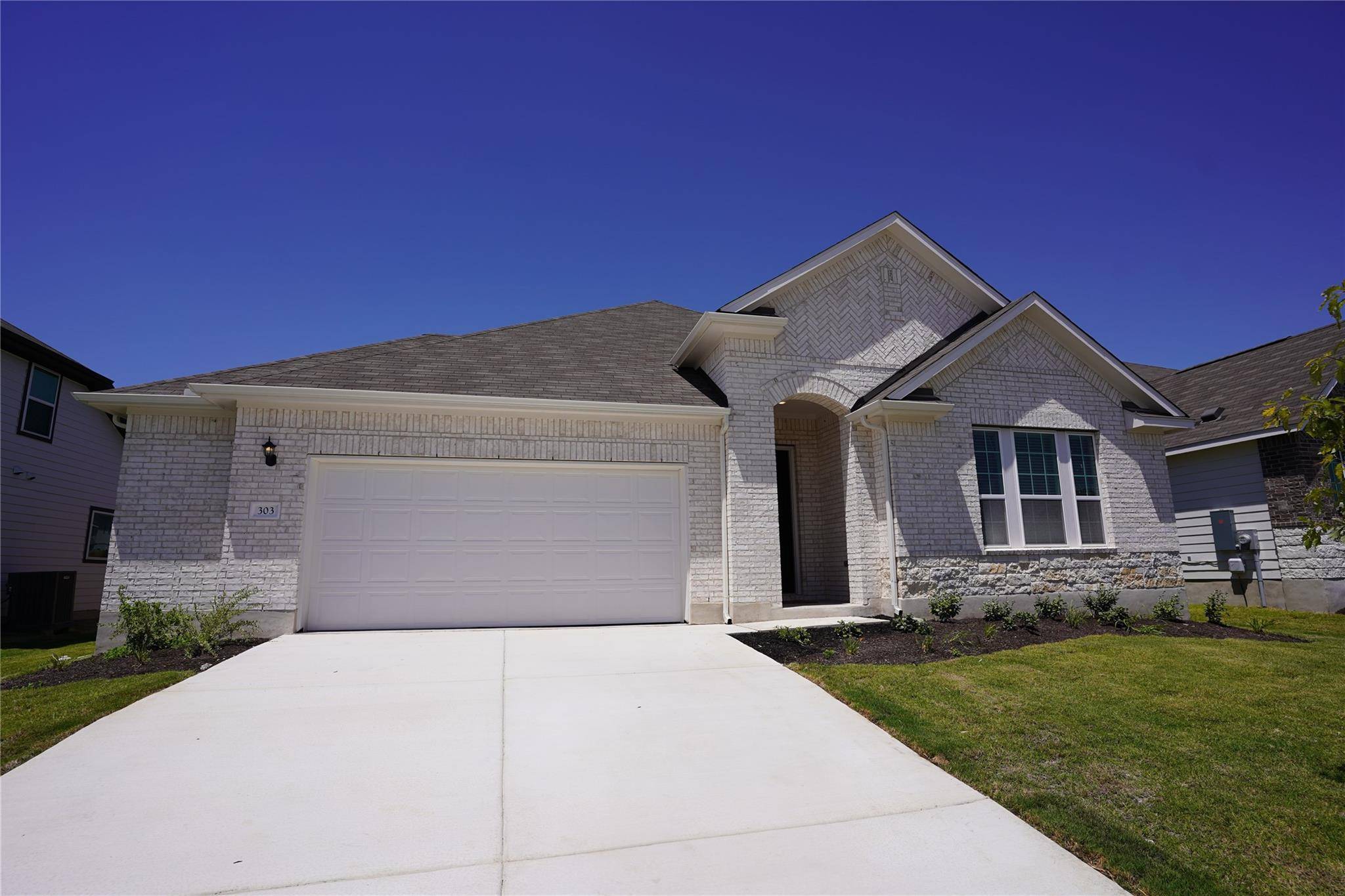 303 Bear Oak ST, Hutto, TX 78634