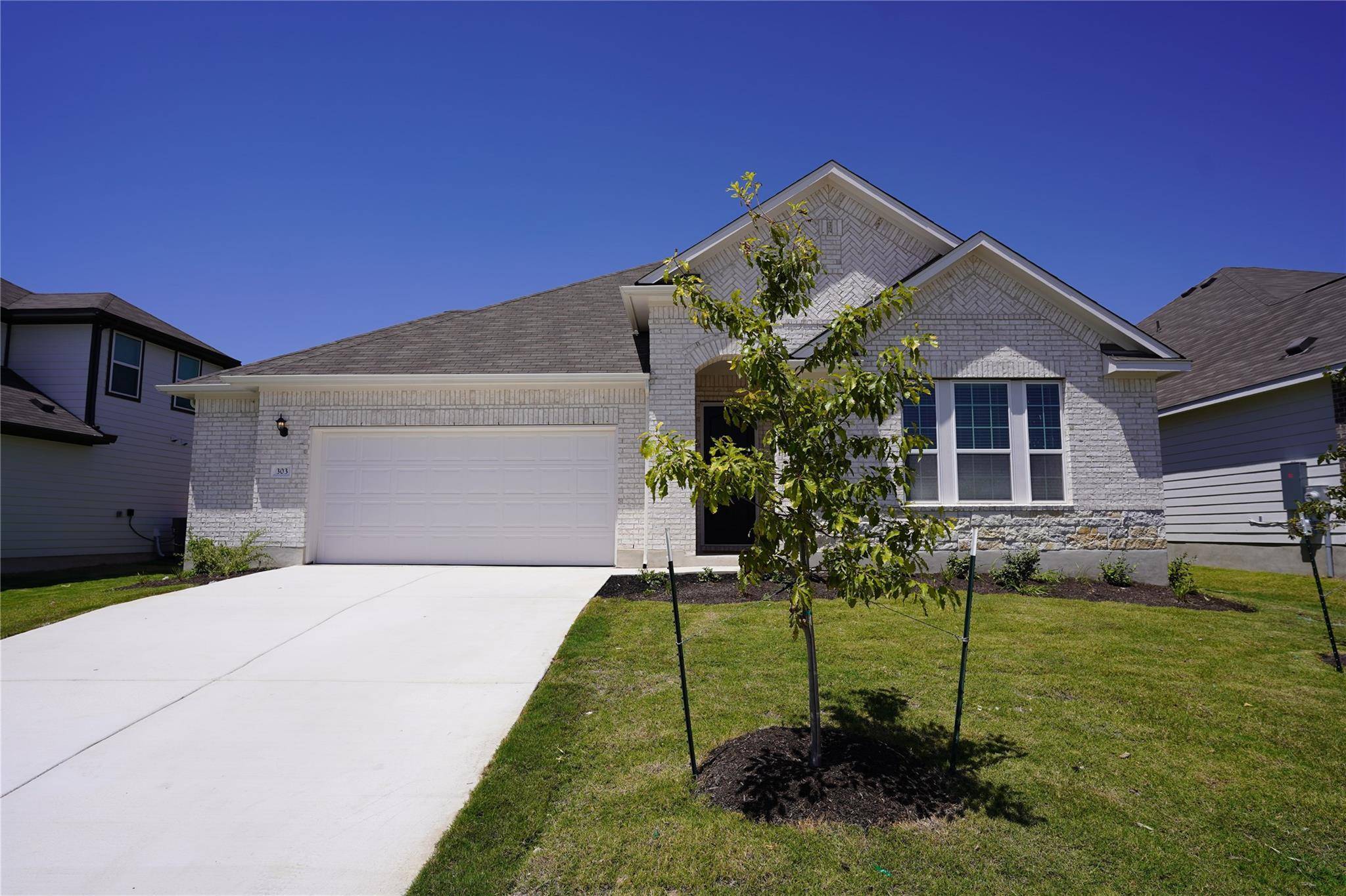 303 Bear Oak ST, Hutto, TX 78634