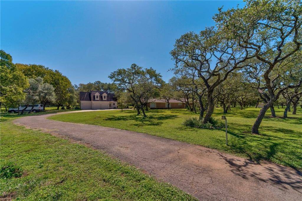 24 Country Oaks DR, Buda, TX 78610