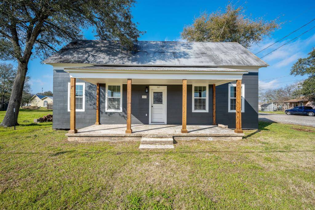 587 N Leon ST, Giddings, TX 78942