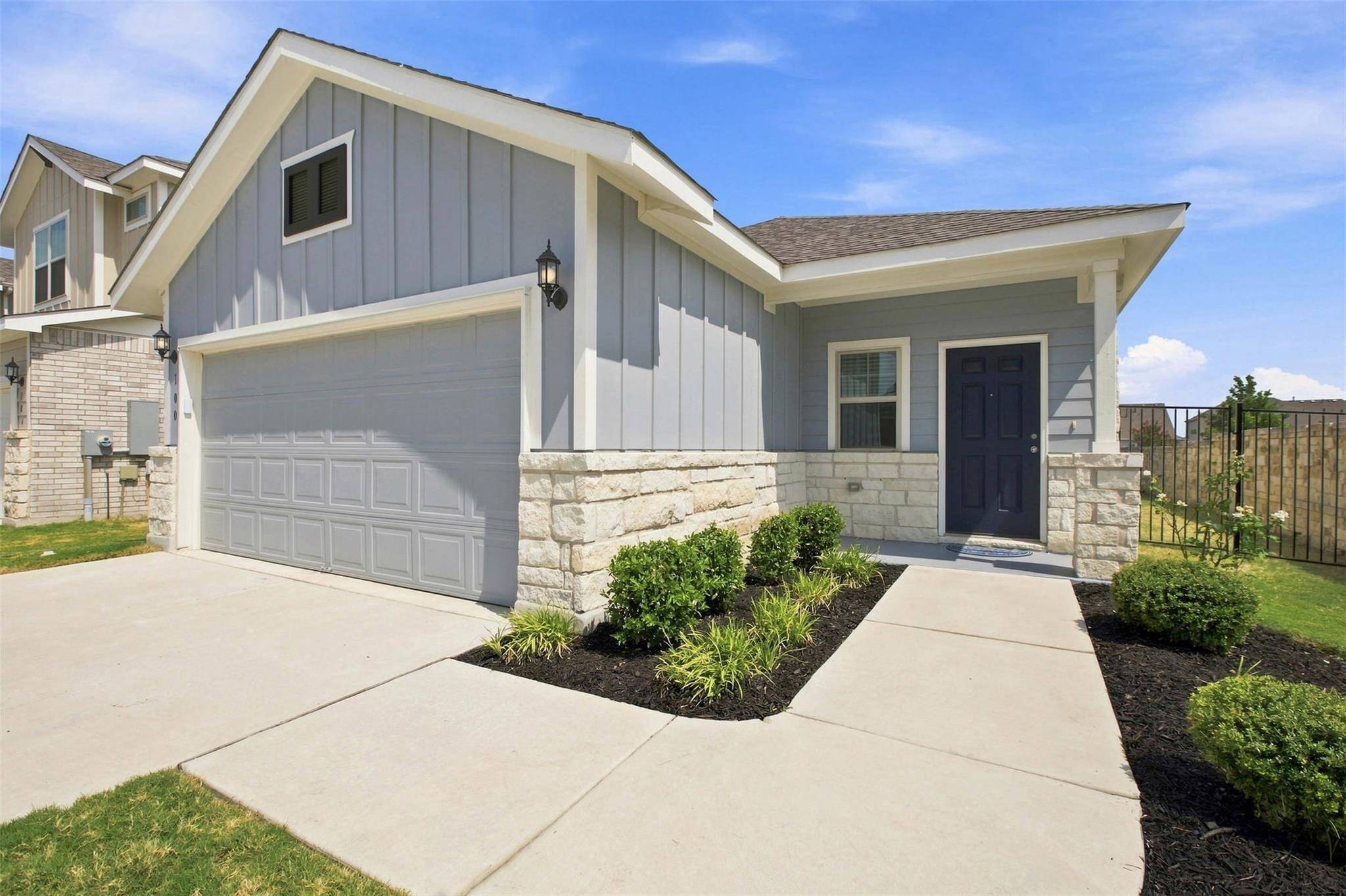 100 Bennington DR, Liberty Hill, TX 78642
