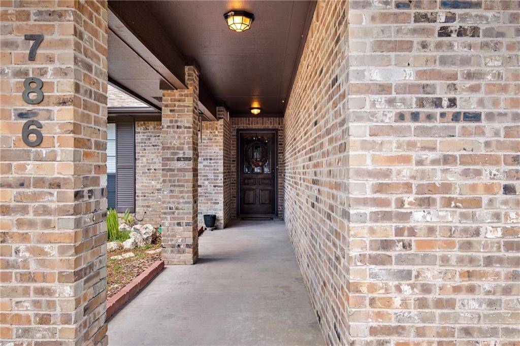 786 Edgewood Ave, Giddings, TX 78942