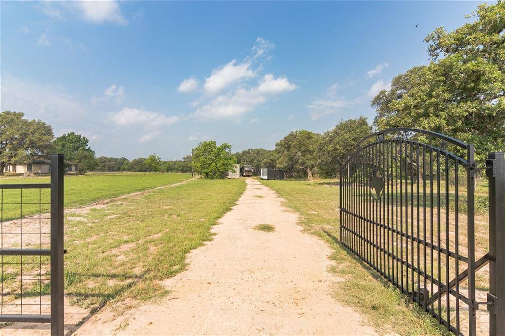 1218 FM 2437, Sheridan, TX 77475