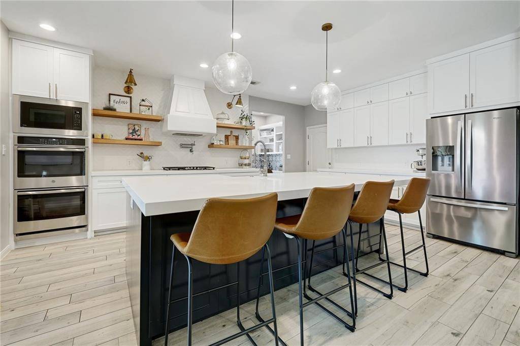 525 Victoria DR, Cedar Park, TX 78613