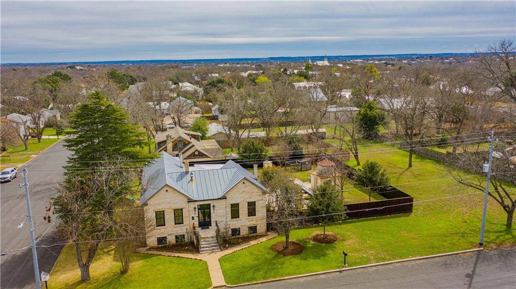 211 N Cherry ST, Fredericksburg, TX 78624